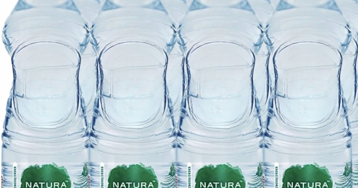 Vážny problém pre Coca-Colu: v predaji bola voda Natura s podozrením na žieravinu